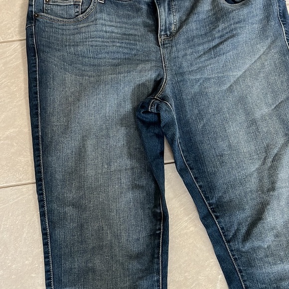 ✨Like New✨ TALL Torrid Bombshell Jeans - Picture 3 of 5